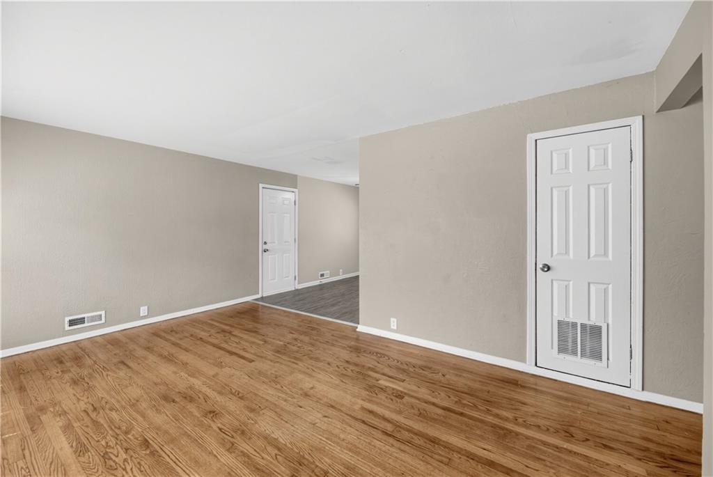 7310 Ruskin Way Property Photo 6