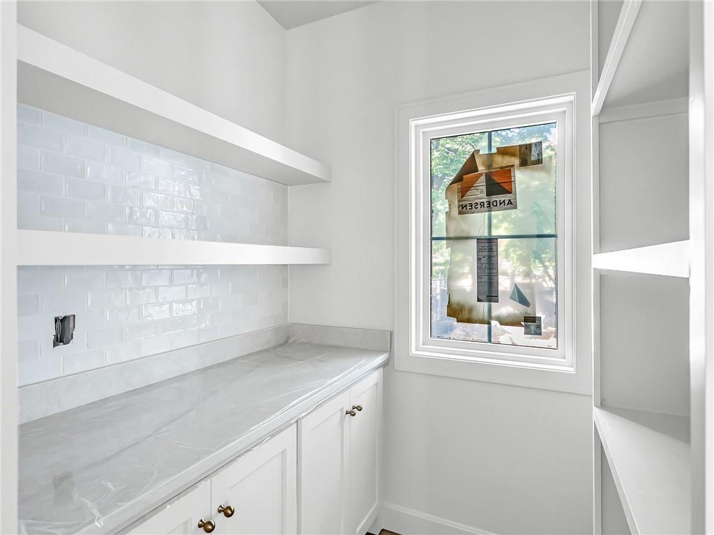 3119 W 72nd Terrace Property Photo 10
