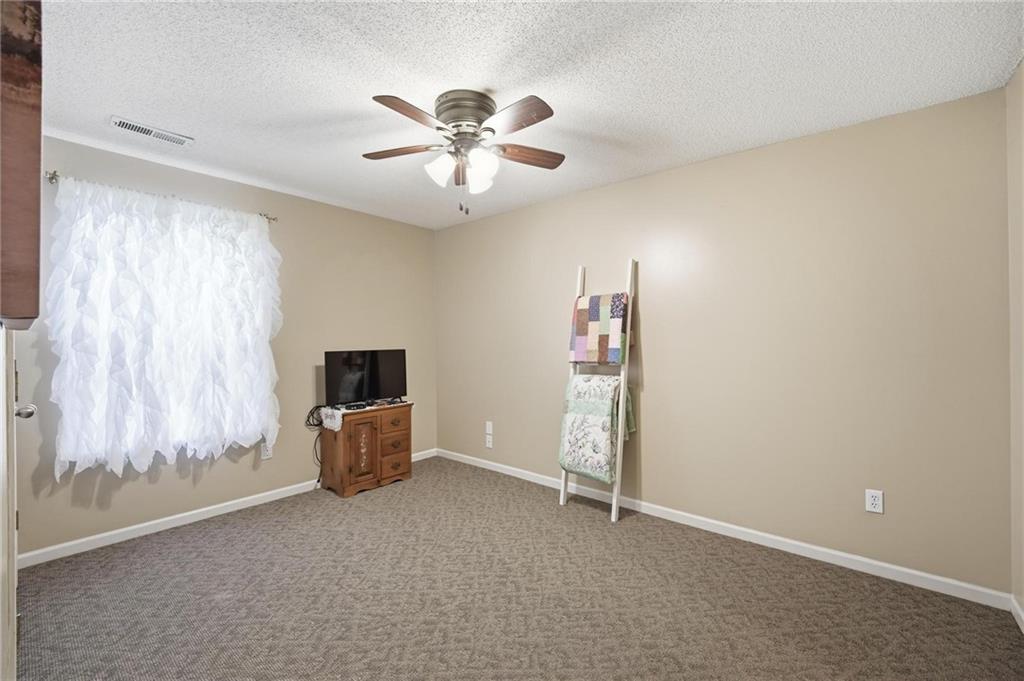 312 E Hansen Court Property Photo 4