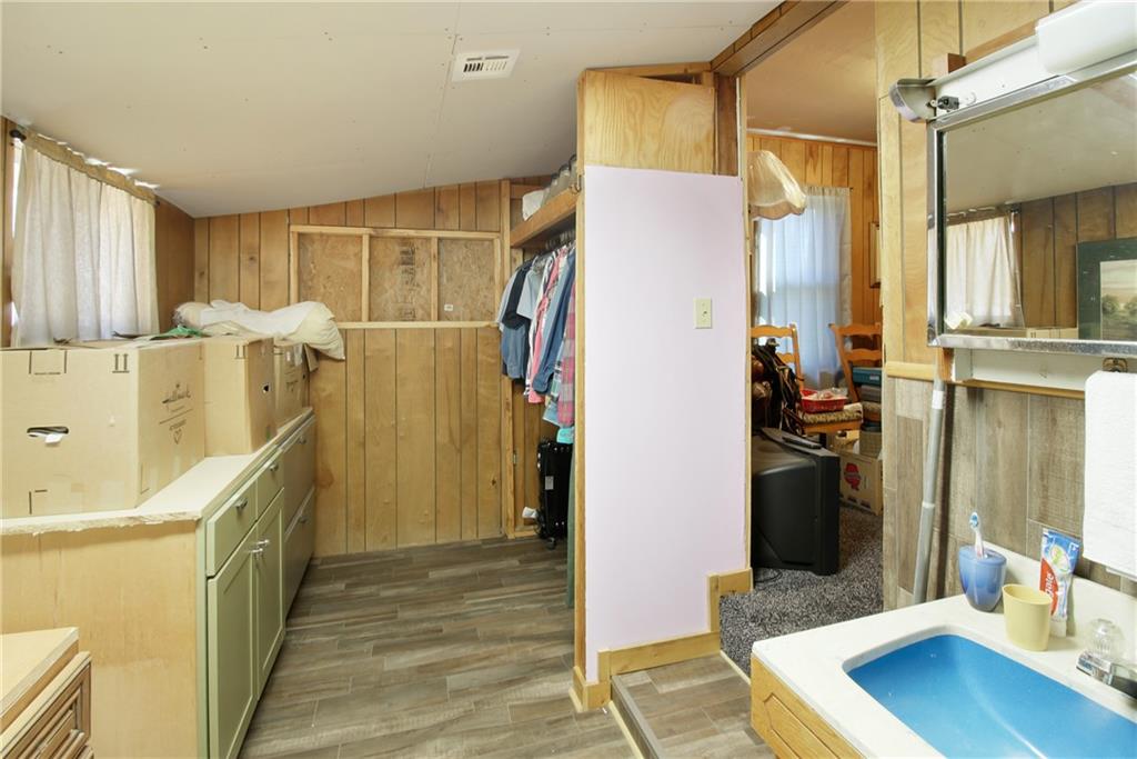 5005 Anderson Road Property Photo 16