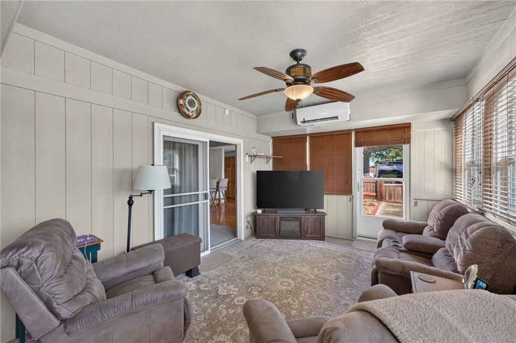 1185 E 1067 Road Property Photo 23
