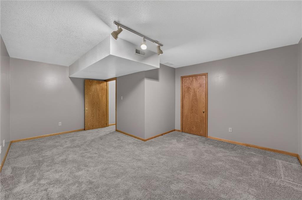 1185 E 1067 Road Property Photo 41