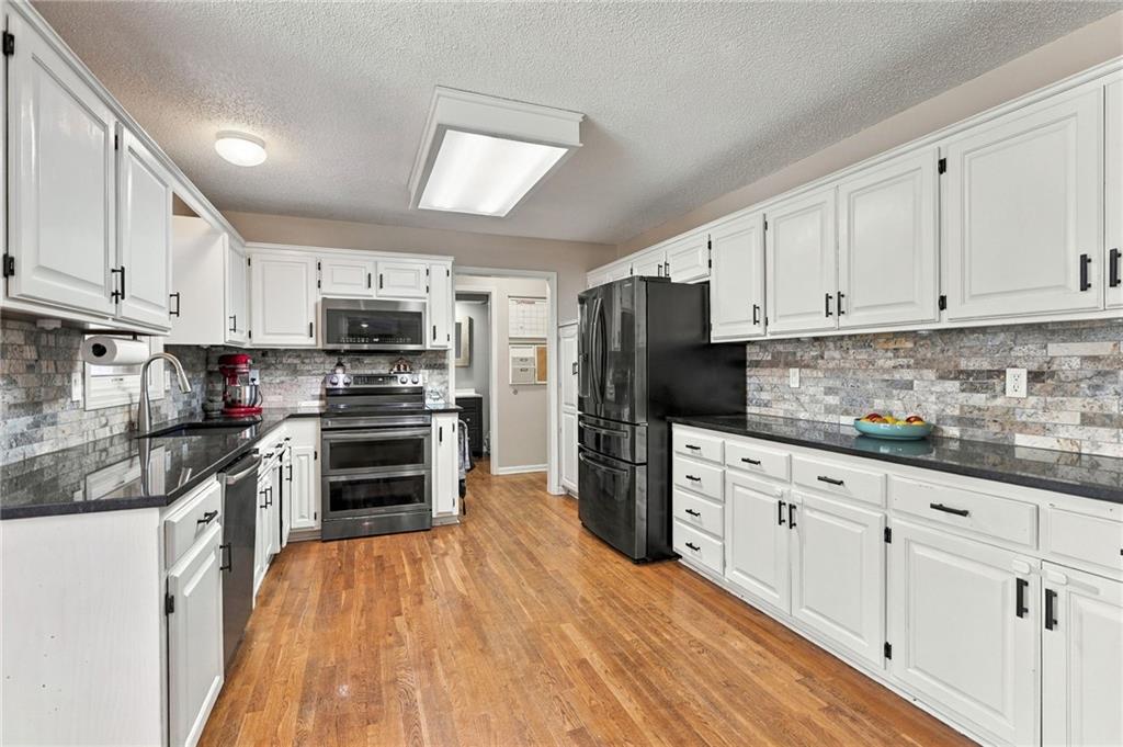 13309 W 116th Street Property Photo 17