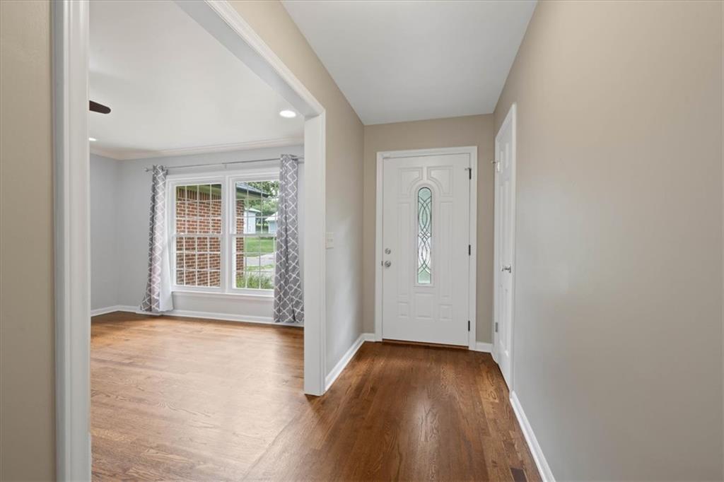 10616 Oak Street Property Photo 4