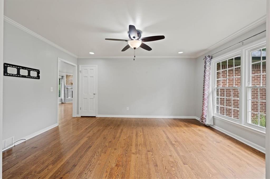 10616 Oak Street Property Photo 5
