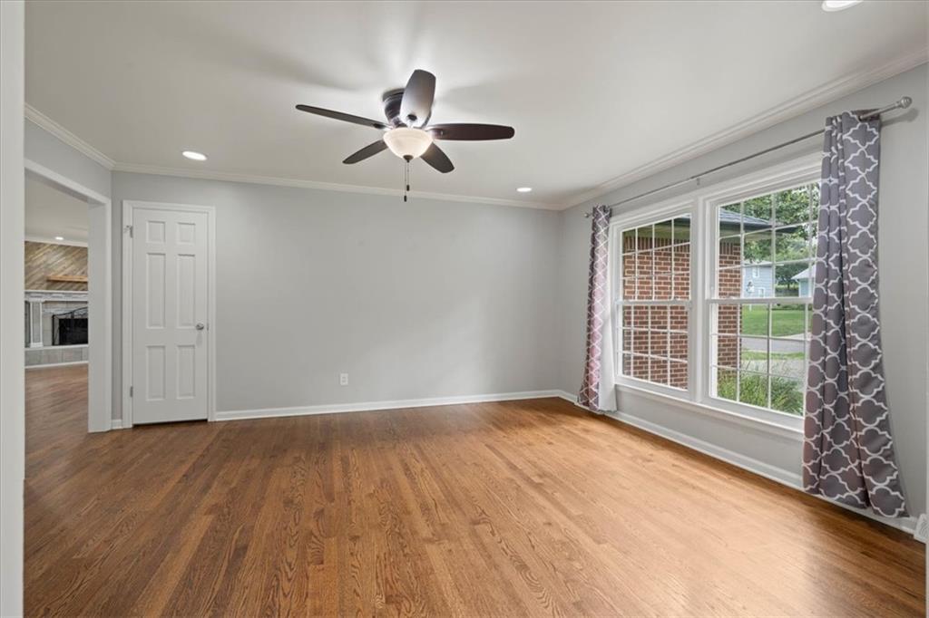 10616 Oak Street Property Photo 6