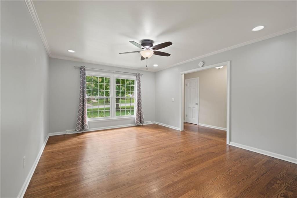 10616 Oak Street Property Photo 7