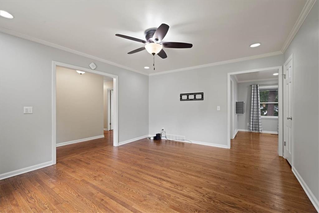 10616 Oak Street Property Photo 8