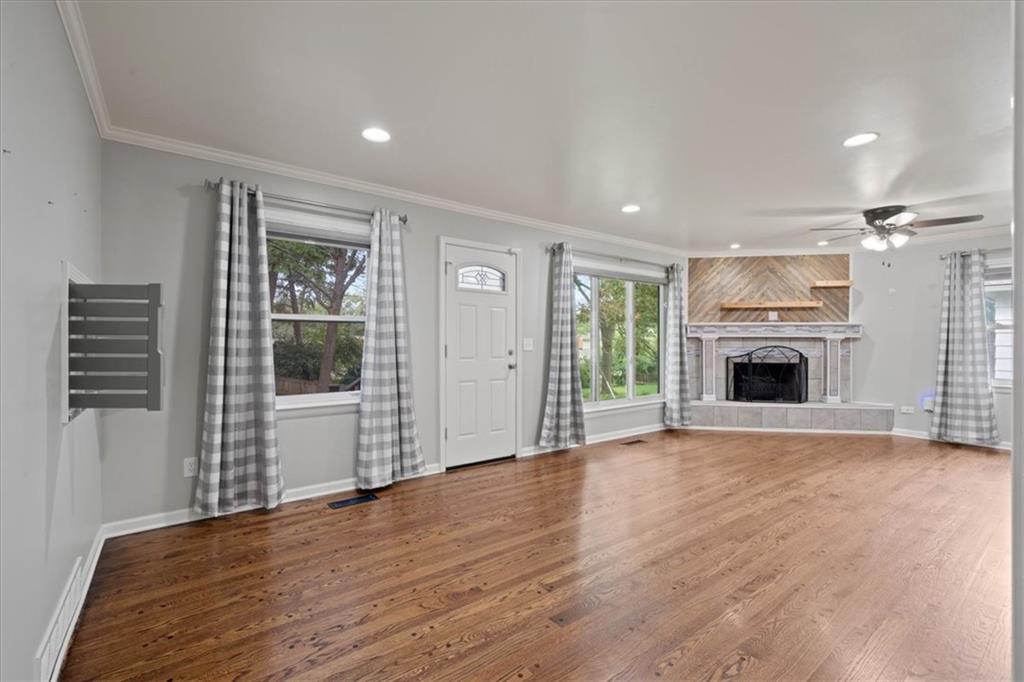 10616 Oak Street Property Photo 9