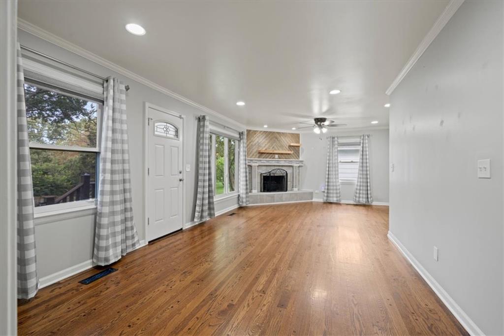 10616 Oak Street Property Photo 10