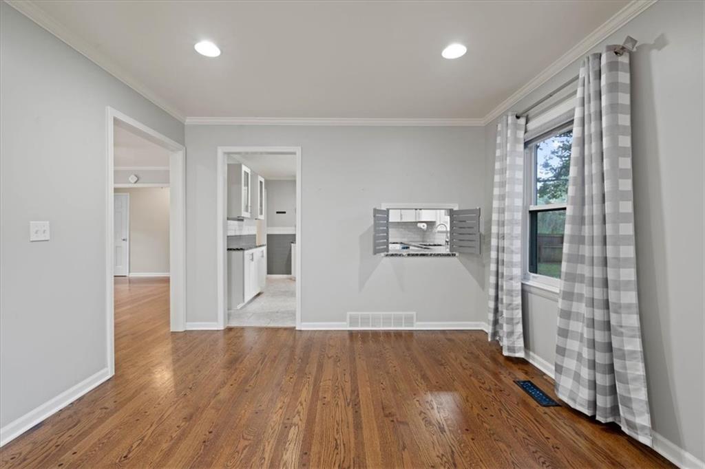 10616 Oak Street Property Photo 13