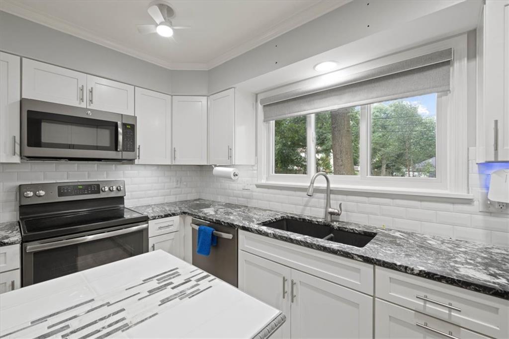 10616 Oak Street Property Photo 17
