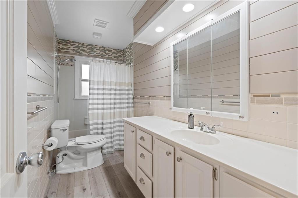 10616 Oak Street Property Photo 21