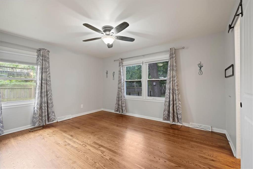 10616 Oak Street Property Photo 23