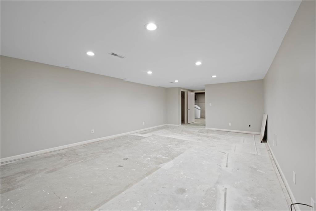 10616 Oak Street Property Photo 27