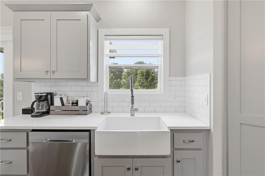 17904 Sunset Drive Property Photo 10
