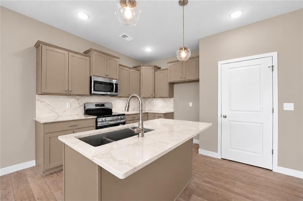 12606 S Parkwood Lane Property Photo 3