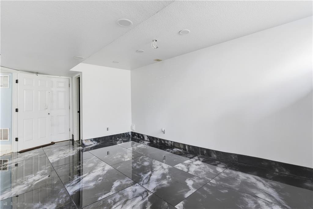 1604 S 105th Street Property Photo 12