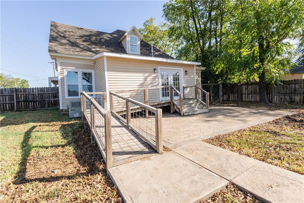 201 E 4th Street Property Photo 33