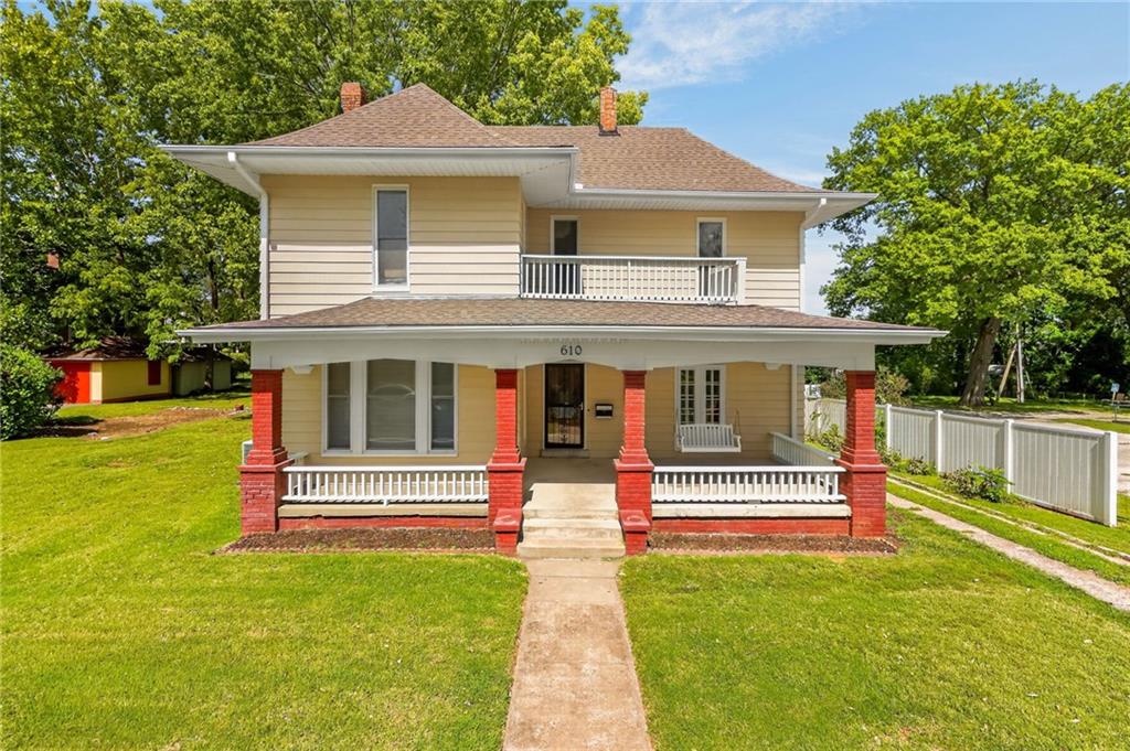610 W Maple Avenue Property Photo 1