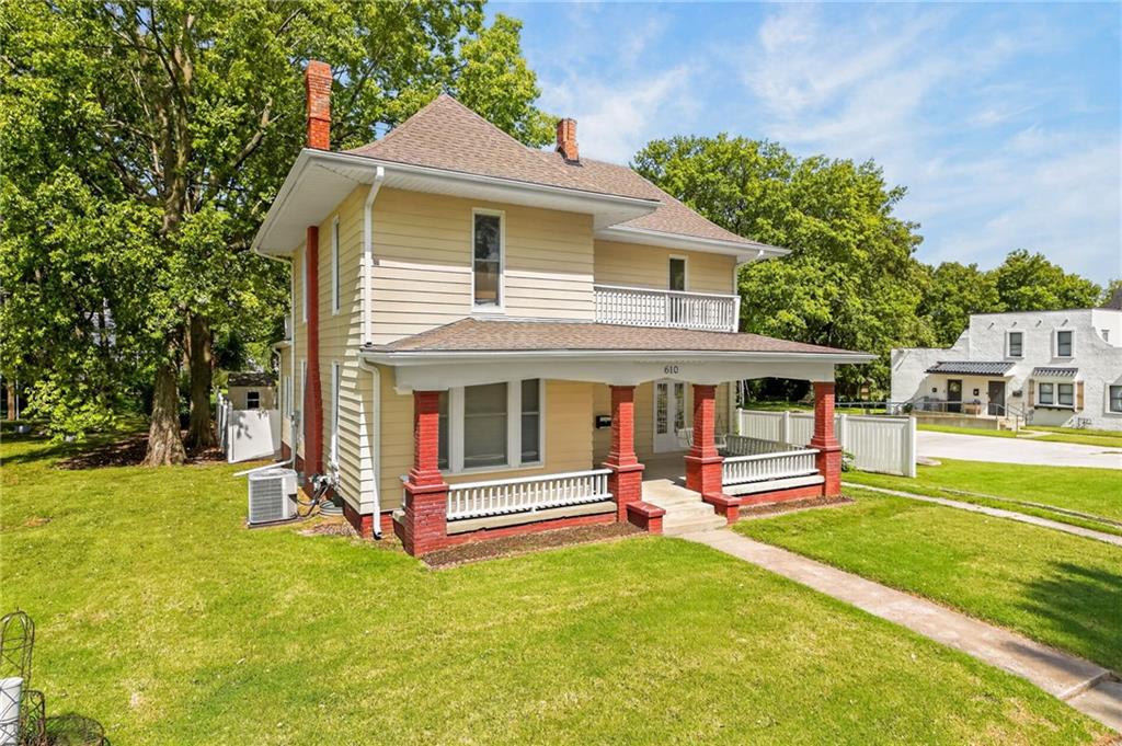 610 W Maple Avenue Property Photo 2