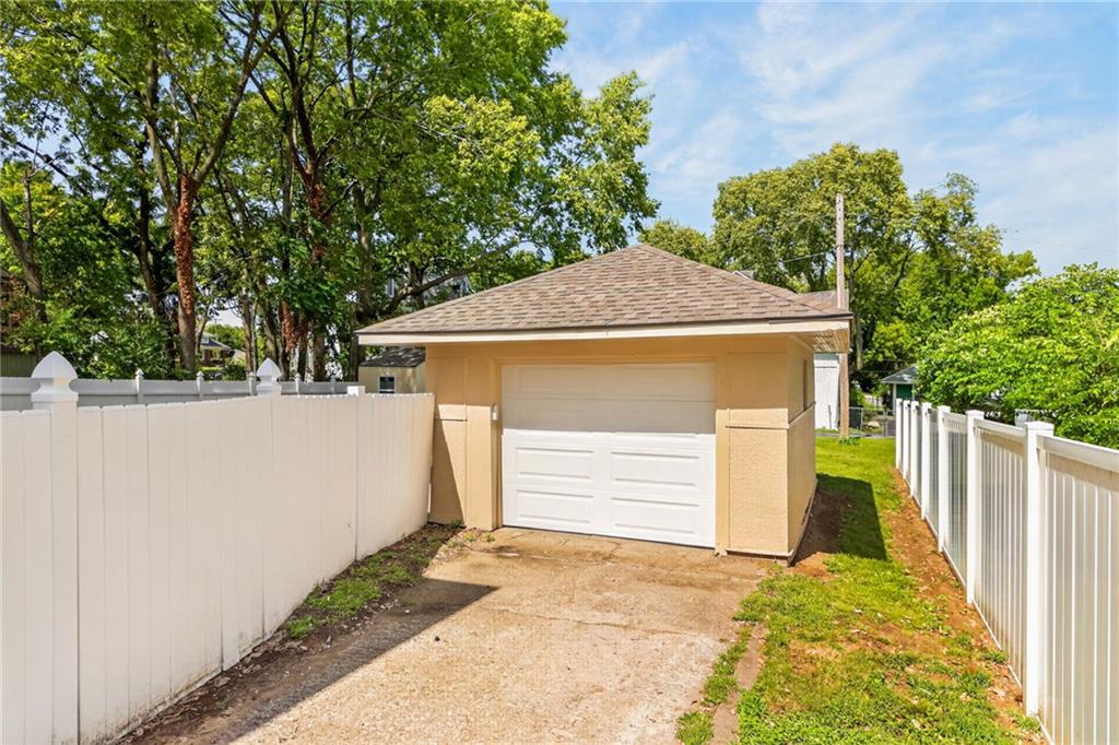 610 W Maple Avenue Property Photo 4