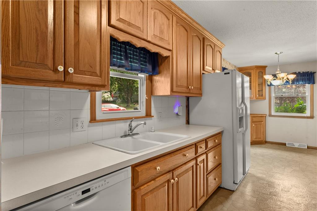 7915 W 77th Street Property Photo 5