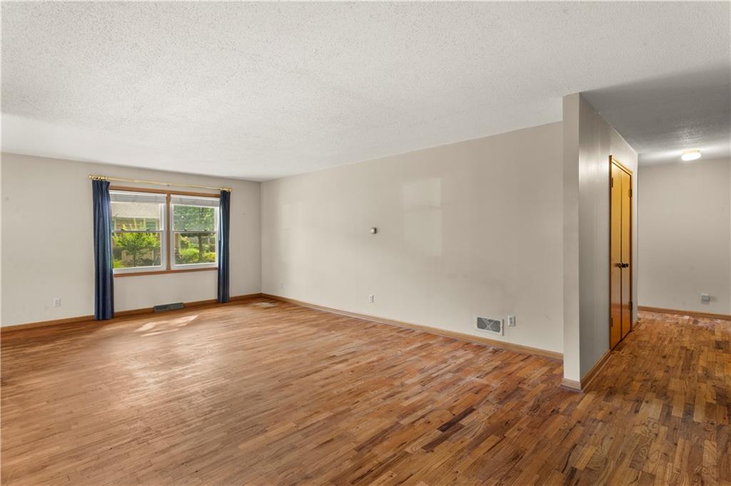 7915 W 77th Street Property Photo 8