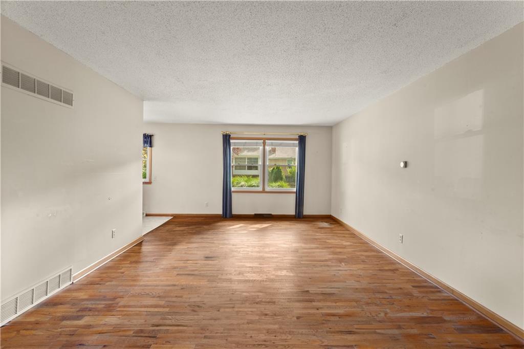 7915 W 77th Street Property Photo 9