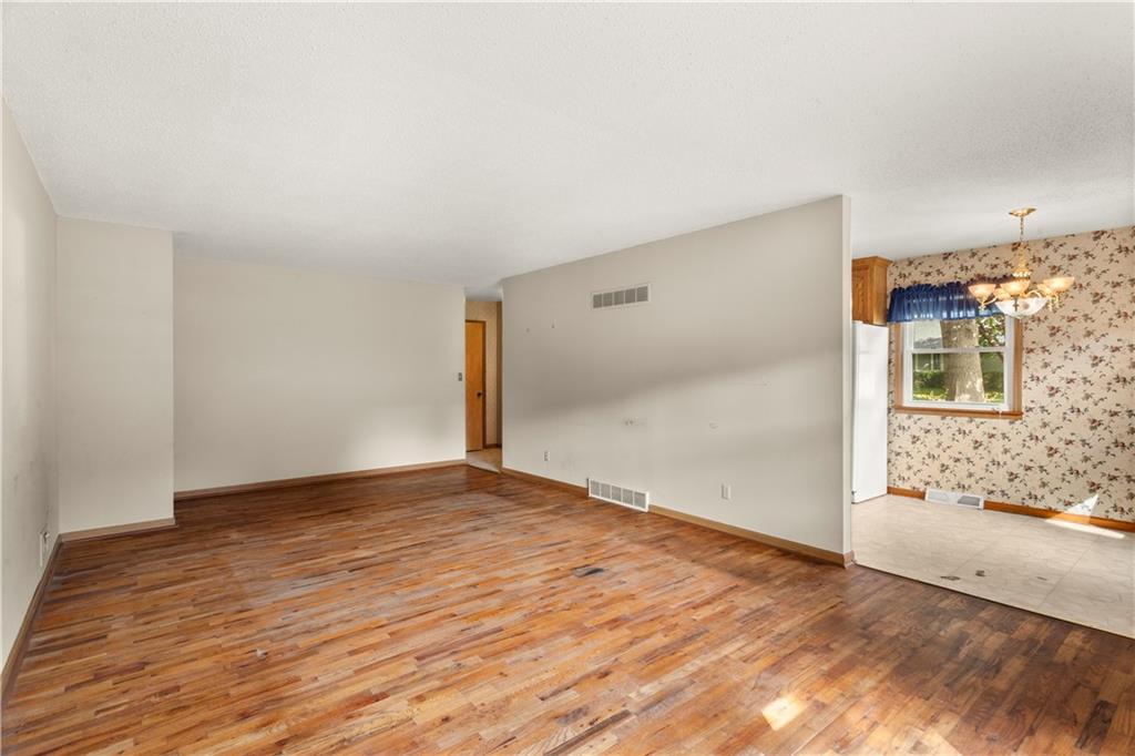 7915 W 77th Street Property Photo 10