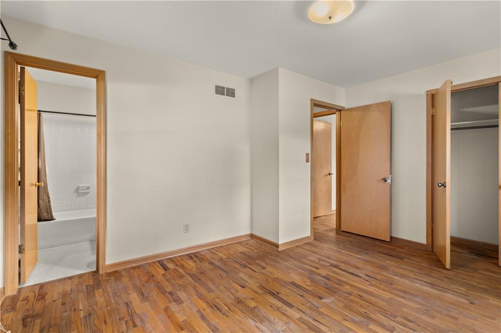 7915 W 77th Street Property Photo 12