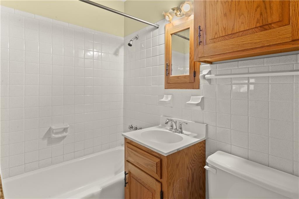 7915 W 77th Street Property Photo 13