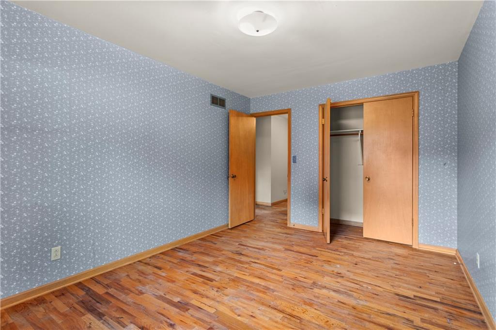 7915 W 77th Street Property Photo 15