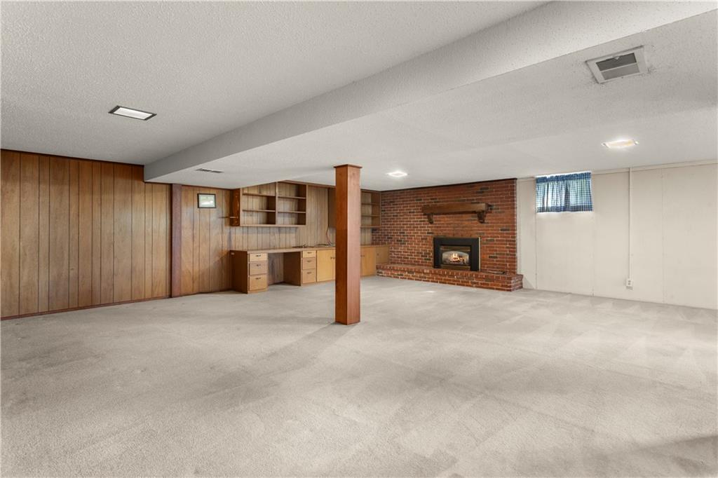 7915 W 77th Street Property Photo 18
