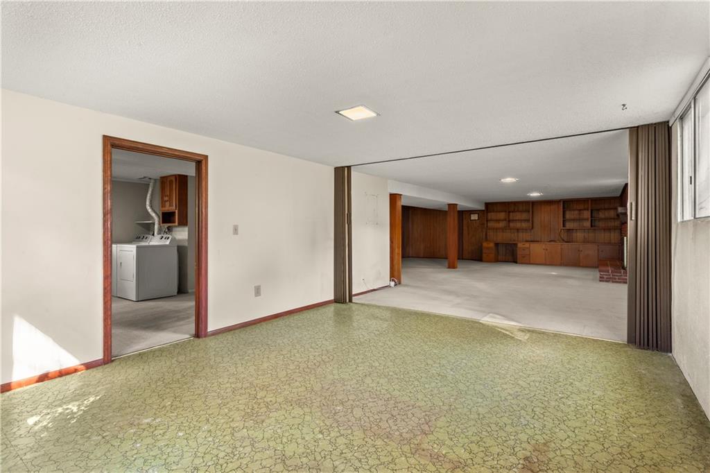 7915 W 77th Street Property Photo 21