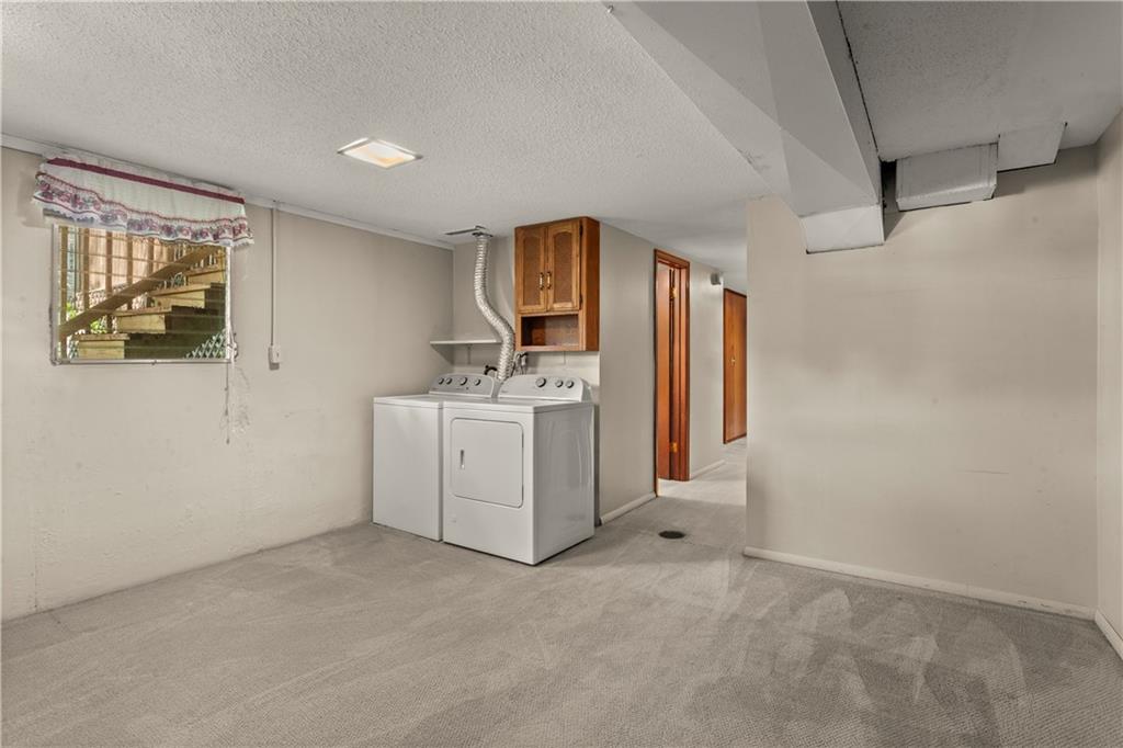 7915 W 77th Street Property Photo 22