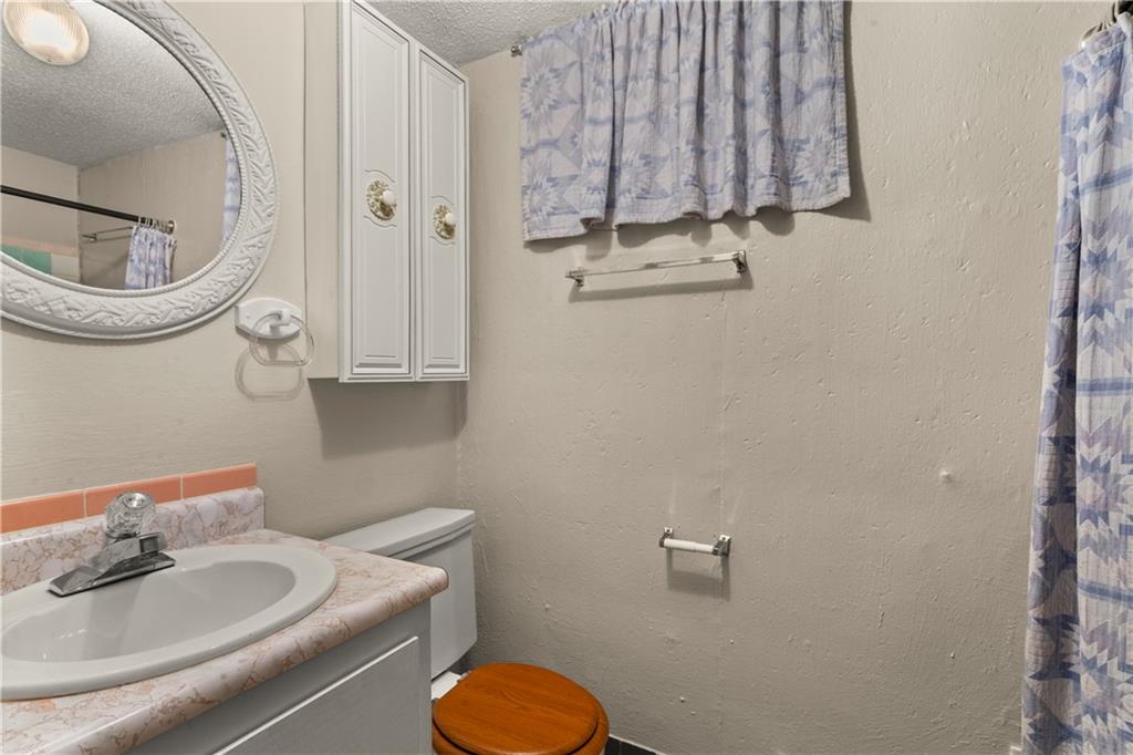 7915 W 77th Street Property Photo 23