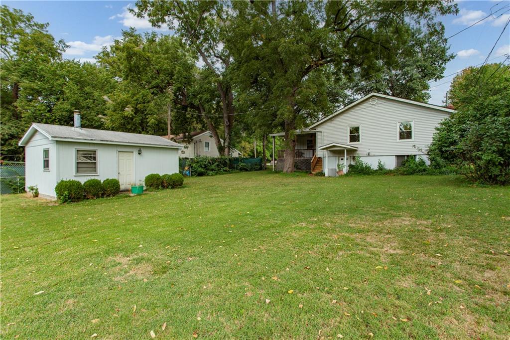 7915 W 77th Street Property Photo 26