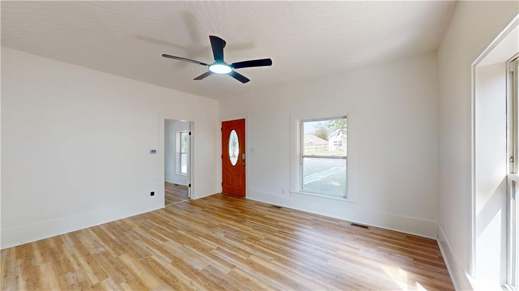 609 W Lee Street Property Photo 2