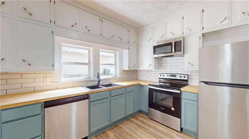 609 W Lee Street Property Photo 4