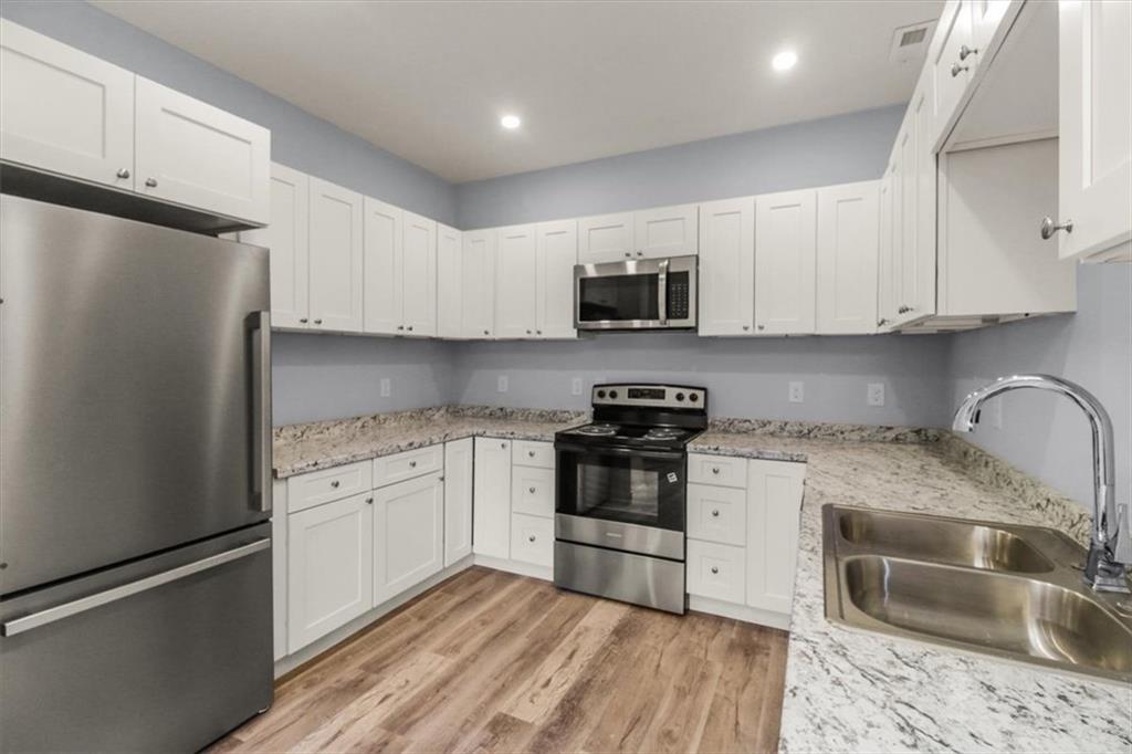 1109 Kings Highway Property Photo 3