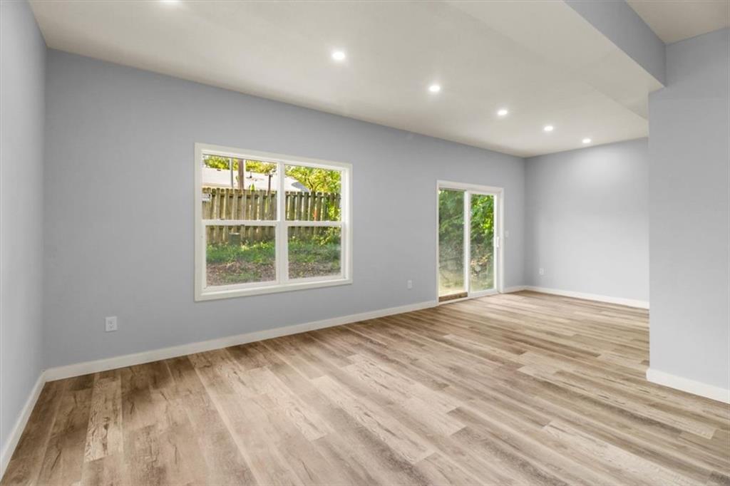 1109 Kings Highway Property Photo 10