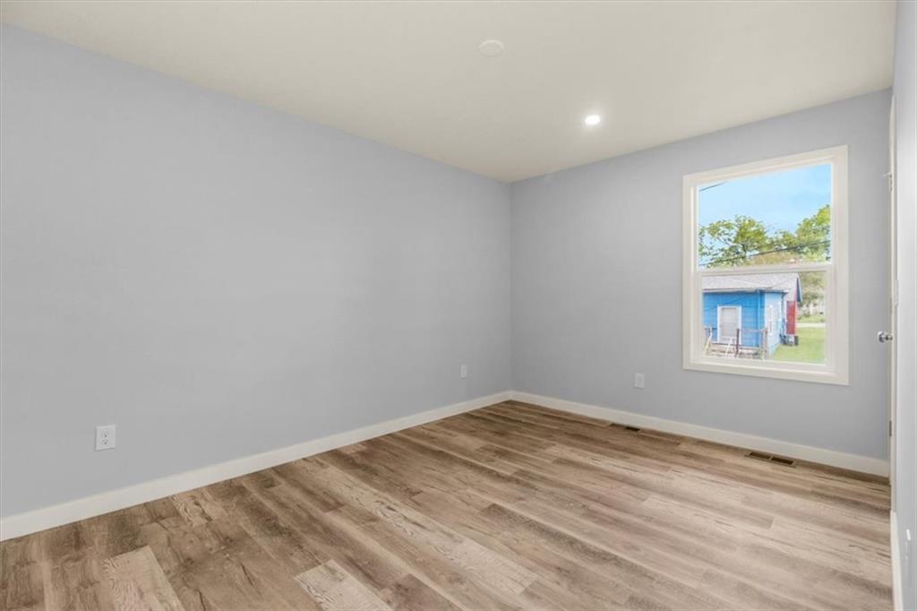 1109 Kings Highway Property Photo 14