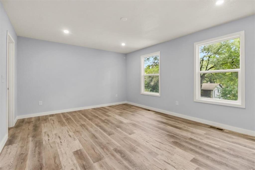 1109 Kings Highway Property Photo 19