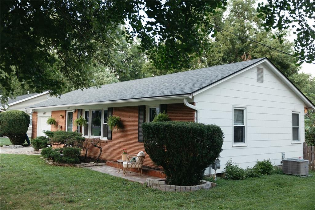 6937 Walmer Street Property Photo 3