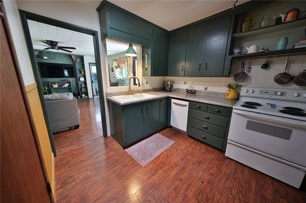 6937 Walmer Street Property Photo 8