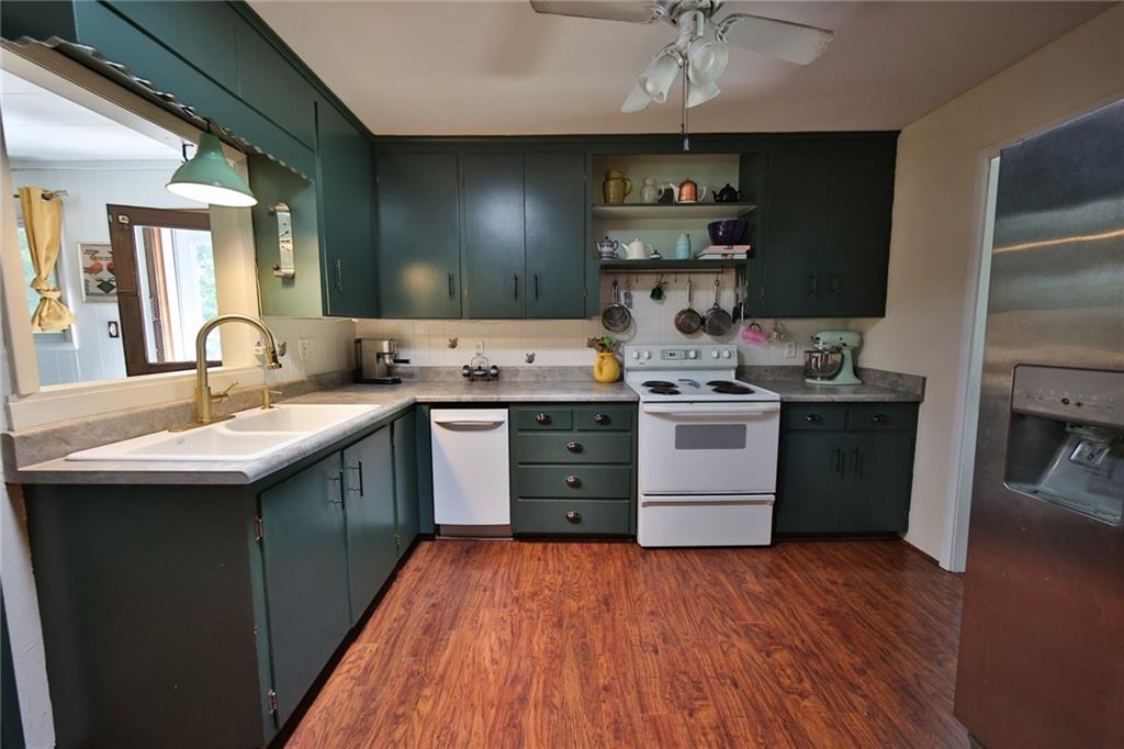 6937 Walmer Street Property Photo 9