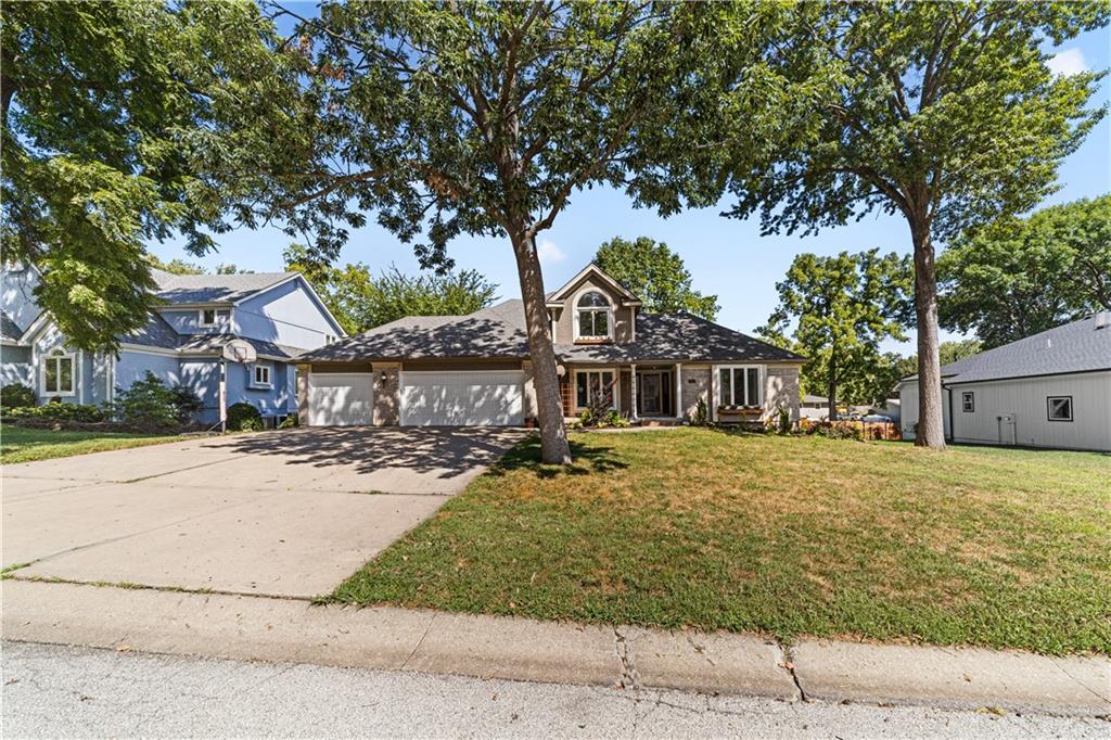139 The Woodlands Drive Property Photo