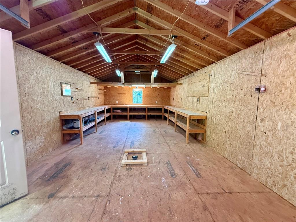 515 W 1st Street Property Photo 16