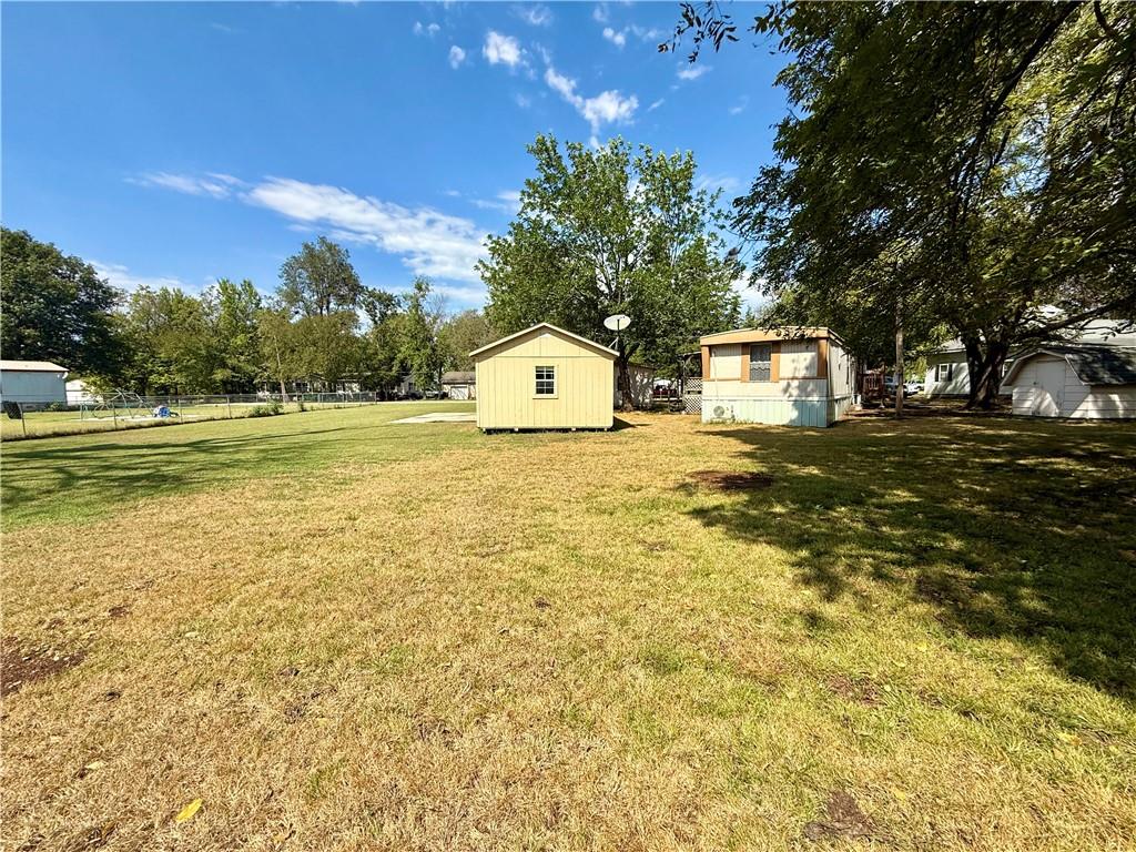 515 W 1st Street Property Photo 19